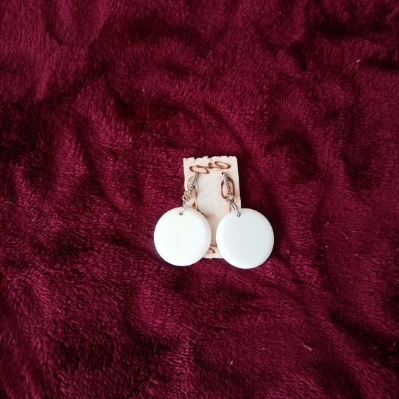 Cream Beaded Bracelet, Necklace, and Earrings Set - Picture 5 of 5